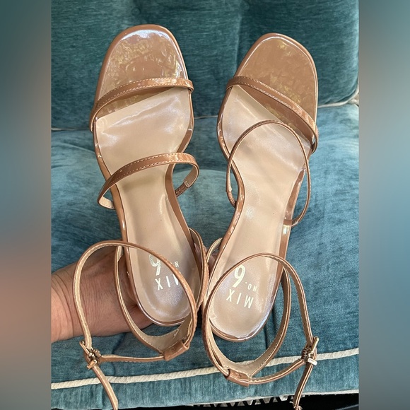 Mix No. 6 Aliciana Honey 🍯 Patent Leather Strappy Heel Sandal. Size 11. - Picture 3 of 8